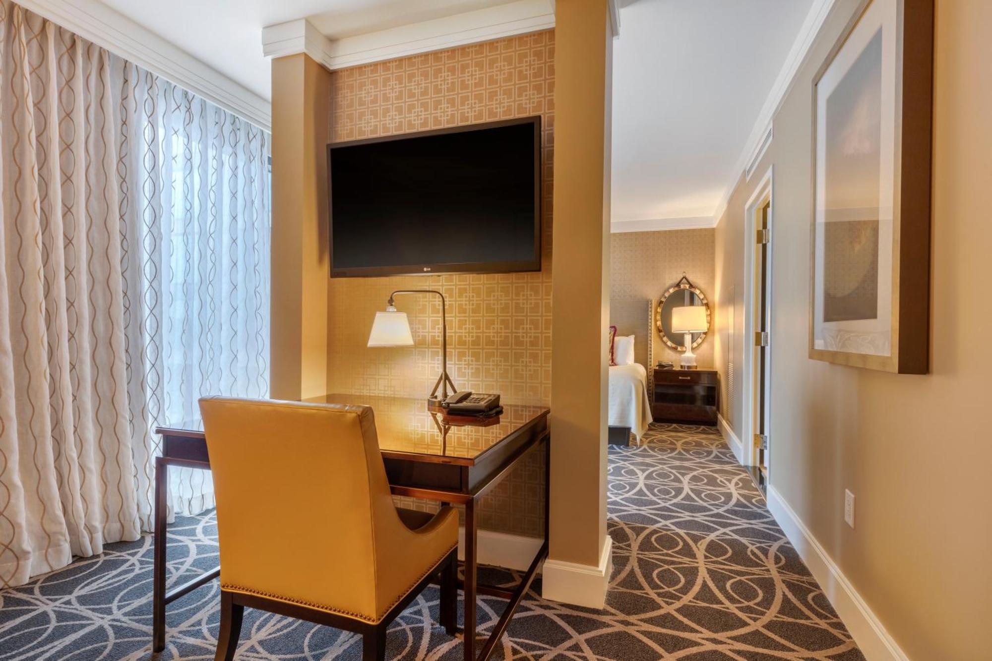 Omni Hotel 4*